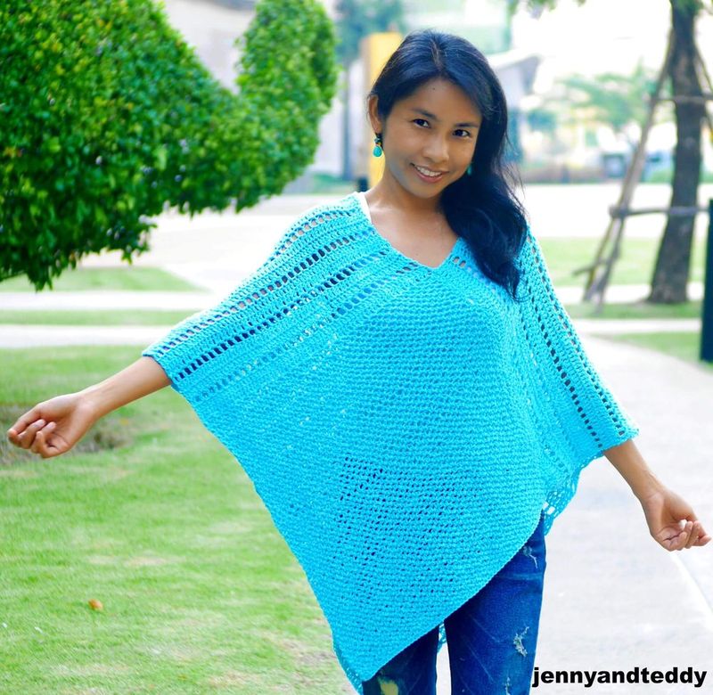 Lilly Easy Poncho free crochet pattern by Jenny & Teddy